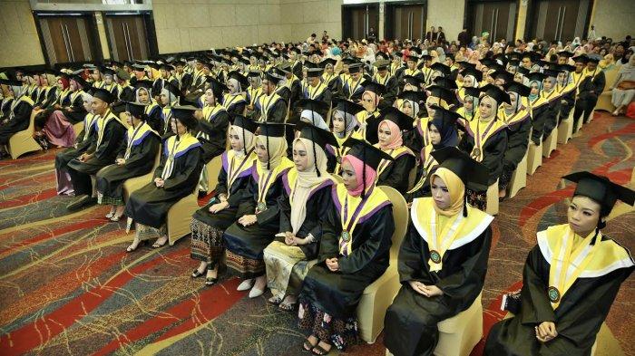 Stikes Panakkukang Kukuhkan 140 Alumni di Hotel Claro - ketua-stikes-pan8.jpg