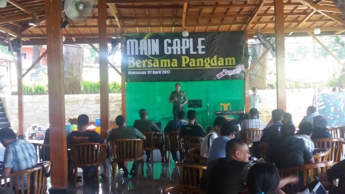 Pangdam XIV Hasanuddin Ajak Wartawan Main Domino