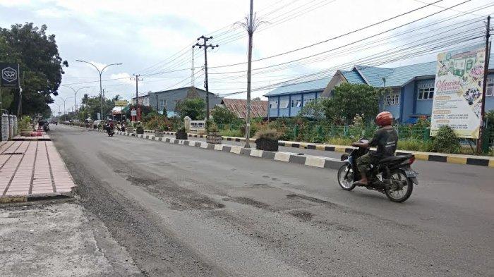 Ada Jalan Berlubang di Jl Jenderal Sudirman Bone, Pengendara Harus Berhati-Hati