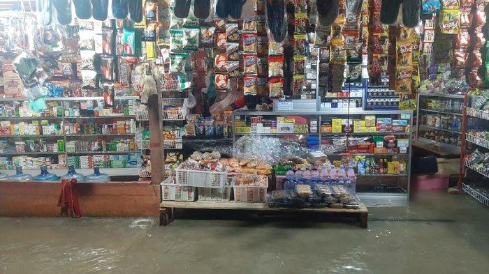 Hujan Deras, Rumah dan Kois Warga di Kalukku Mamuju Terendam Air Setinggi Lutut