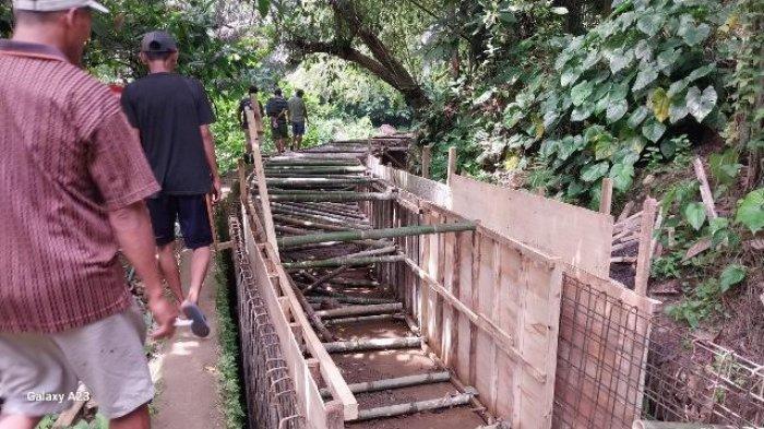 Kondisi rehabilitasi saluran air Apareng 1, Kabupaten Sinjai, Sulawesi Selatan, Sabtu (25/1/2025).