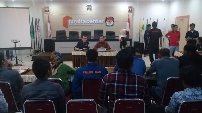 Tim Juara Serahkan Surat Kemendagri ke KPU Palopo