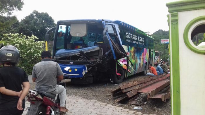 Kasatlantas Polres Lutra Juga Korban Kecelakaan Bus Bintang Prima di Larompong