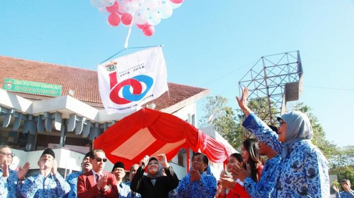 Usai Upacara HUT RI, Rektor Unhas Lepas Balon ke Udara