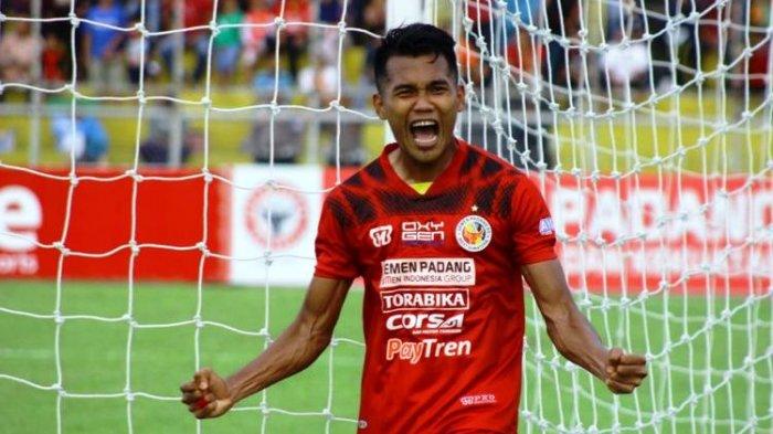 Leo Guntara bermain di Semen Padang.