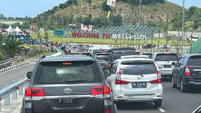Macet Panjang di Jalur Menuju Mandalika, Jadi Tontonan Warga
