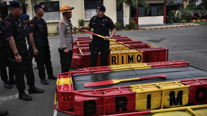 Brimobda Sulsel Gelar Apel Pasukan untuk Pilkada 2018 - makassar_20180104_214457.jpg