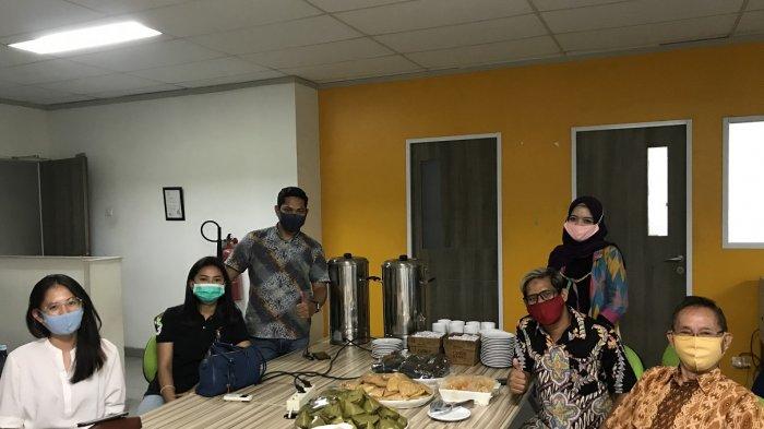 Manajemen FOX Lite Hotel Royal Bay Makassar Ngopi Bareng Kru Tribun Timur