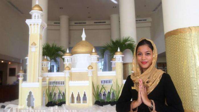 FOTO: Miniatur Masjid Sultan Omar Ali Saifuddin Brunei Darussalam di Hotel Aryaduta - masjid-brunei_20160615_230809.jpg