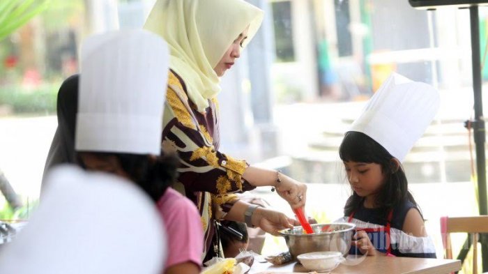 Ikut Cooking Class di MaxOne Hotel, Anak-anak Diajar Buat Mini Cookies dan Mini Pizza - maxone_20180128_220933.jpg