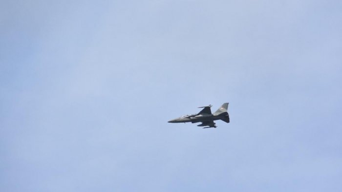 Pesawat Tempur Sukhoi dan F-16 Gempur Lumajang