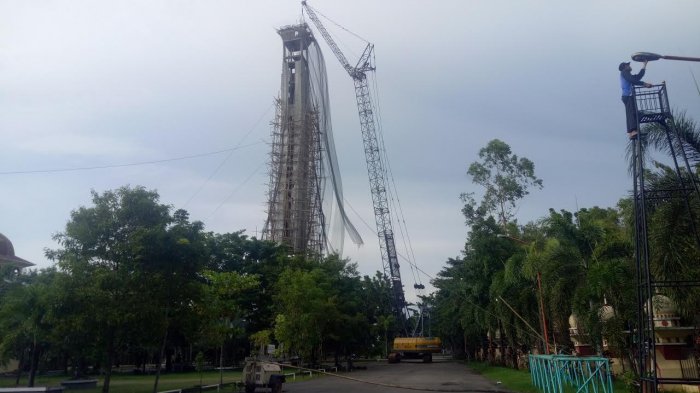 Menara Miring Al Markaz Maros Belum Dirubuhkan