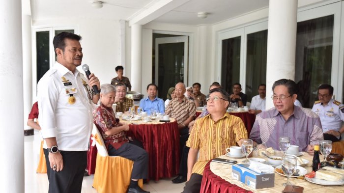 FOTO: Tokoh Tionghoa Sulsel Bertemu SYL - menggelar-silaturahmi-dengan-sejumlah-t_20170203_004150.jpg