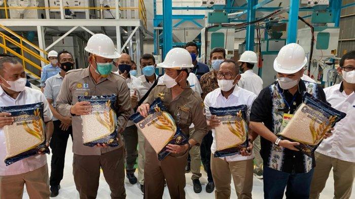Mentan SYL Ajak Masyarakat Konsumsi Beras Premium Berkualitas Produksi Bulog