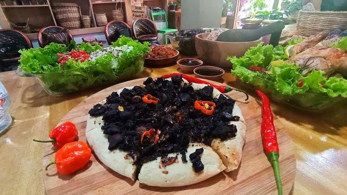 Yuk Icip Pizza Pamarrasan di Sulawesi Castel Toraja, Menu Sehat Pakai Keluak Hitam dan Lada Katokkon