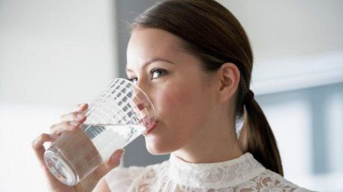 Dilarang Minum Air Putih Pada Kondisi Ini