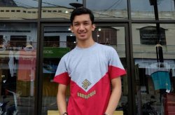 Sempat Berhenti Kuliah dan Ditipu, Pemuda Pinrang Ini Akhirnya Sukses Kelola Distro Sendiri