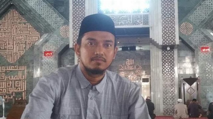 Dosen IAIN Bone Penceramah Malam Ketiga Tarawih di Masjid Agung Bone