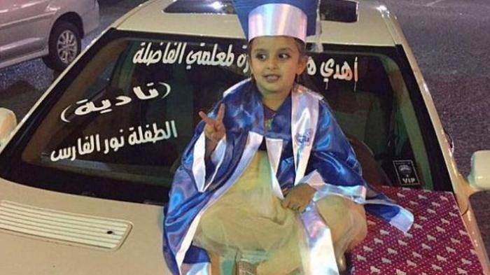 Lulus TK, Anak Ini Hadiahi Gurunya Mobil Mewah