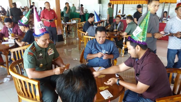 Kalah Main Gaplek, Pangdam XIV Hasanuddin Pakai Topi Lucu Ini - pangdam-hasanuddin_20170407_181450.jpg