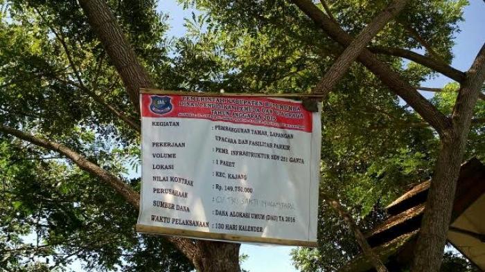 Papan Bicara Pekerjaan Proyek Lapangan SDN 251 Garanta Kajang Dipertanyakan Warga