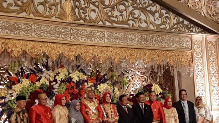 Sammy Simorangkir Hibur Undangan Resepsi Pernikahan Putri Rektor UNM