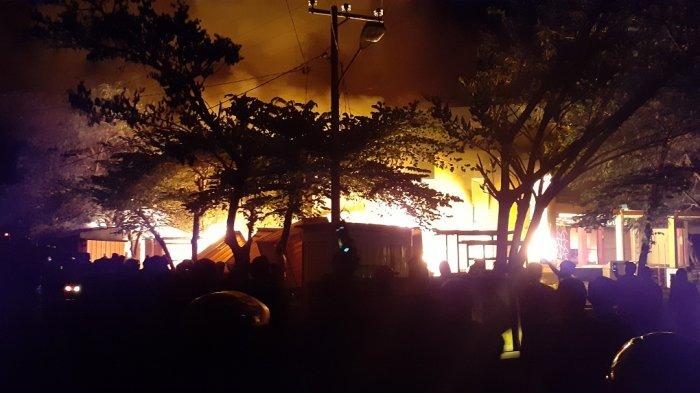 Pasar Karisa Jeneponto Terbakar, Damkar Bantaeng dan Takalar Kirim Bantuan