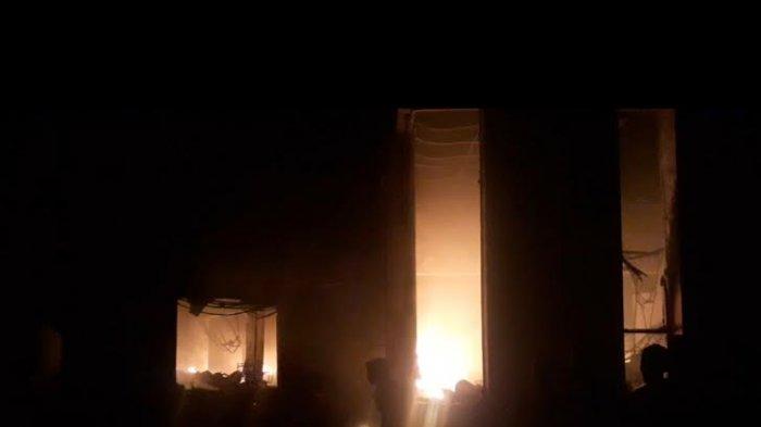 Kurang Lebih 4 Jam Api di Pasar Karisa Jeneponto Berhasil Dipadamkan