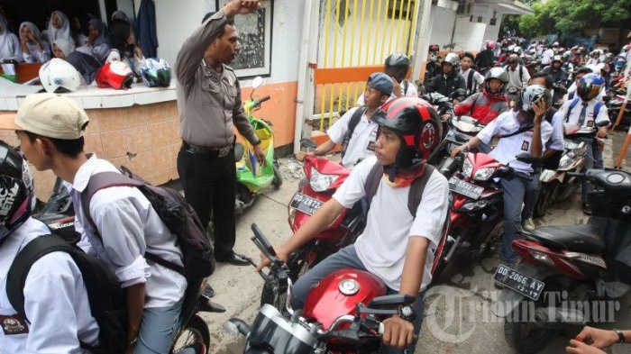 FOTO-FOTO: Suasana Pascabentrok SMKN 3 Makassar Vs SMKN 1 Sulsel - pascaterjadinya-bentrok-siswa-smkn_20161129_003739.jpg
