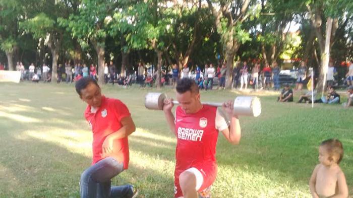 Hadapai Arema, Paulo Martins dan Lamine Diparkir