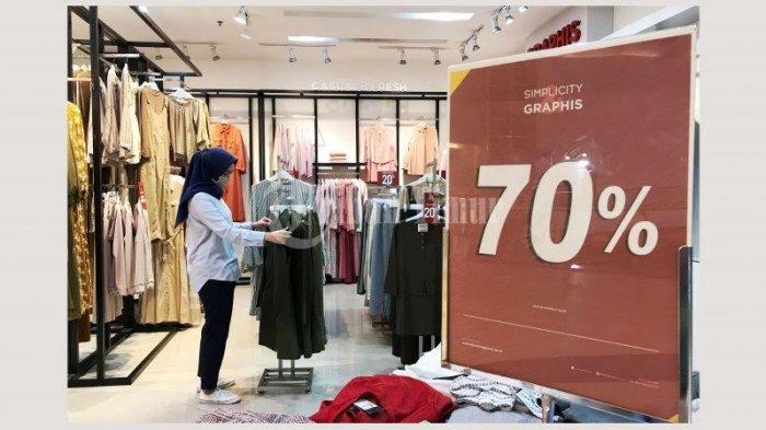 FOTO: Ada Diskon 70 Persen di Simplicity & Graphis TSM Makassar