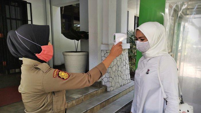 FOTO: Balaikota Makassar Terapkan Protokol Kesehatan - personel-56.jpg