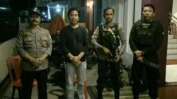 Polisi Bersenjata Lengkap Berjaga di Gereja Petra Sengkang