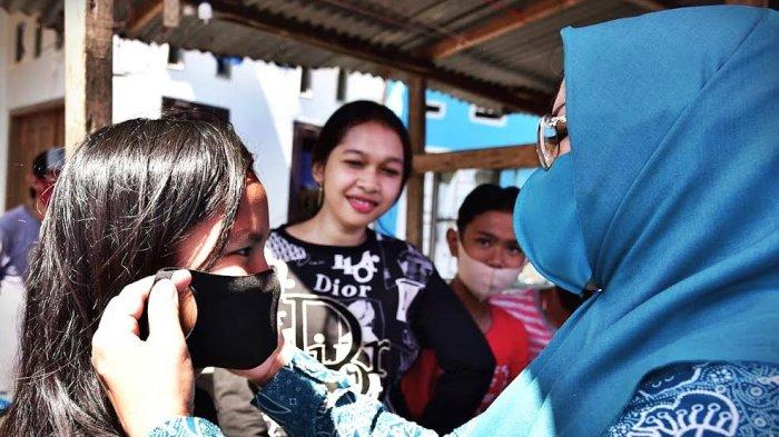 FOTO: Ikut Gebrak Masker, Ketua TP PKK Sulsel Salurkan 17 Ribu Masker