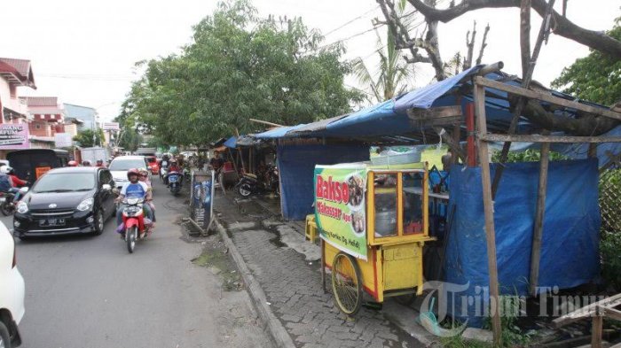 PKL Masih Beroperasi di Jl Sunu Samping Al Markaz, Ini Alasan Pedagang