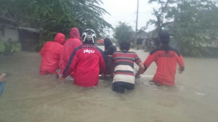 PKPU Human Initiative Sulsel Turunkan Bantuan ke Lokasi Banjir di Makassar