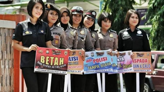 Polwan Cantik Sosialisasikan Penerimaan Anggota Polri di Parepare