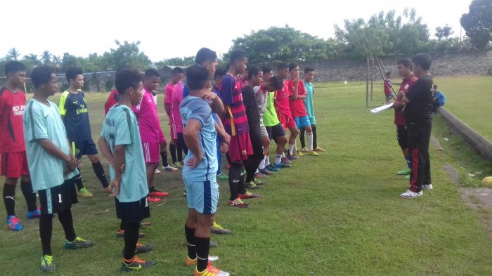35 Calon Pemain Sepak Bola Pra Porda Jeneponto Diseleksi di Stadion Mini Turatea