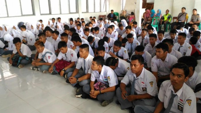 Lulus UN, Polisi Ceramahi Pelajar SMK 2 Soppeng