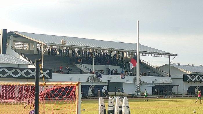 Suporter Ramaikan Latihan PSM Jelang Lawan Borneo
