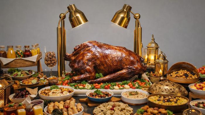 BUKA PUASA RAMADAN - Four Points by Sheraton Makassar menghadirkan program buka puasa Ramadan bertema “Lentera Ramadhan”. Menu all you can eat dengan kambing guling yang ditawarkan seharga Rp228.000 net per orang.
