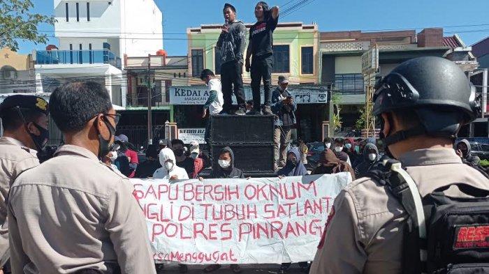 Dugaan Pungli, AKP Dharmawaty Didemo Mahasiswa 5 Jam Usai Lepas Jabatan Sebagai Kasat Lantas Pinrang