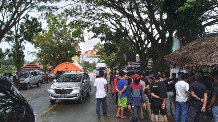 Sopir Panther Demo Posko Penyekatan Mudik di Luwu Utara, Protes Mobil Plat Hitam