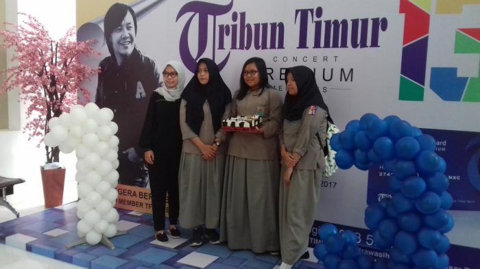 Putri Wabup Tana Toraja Bawa Kue Ultah ke Redaksi Tribun Timur