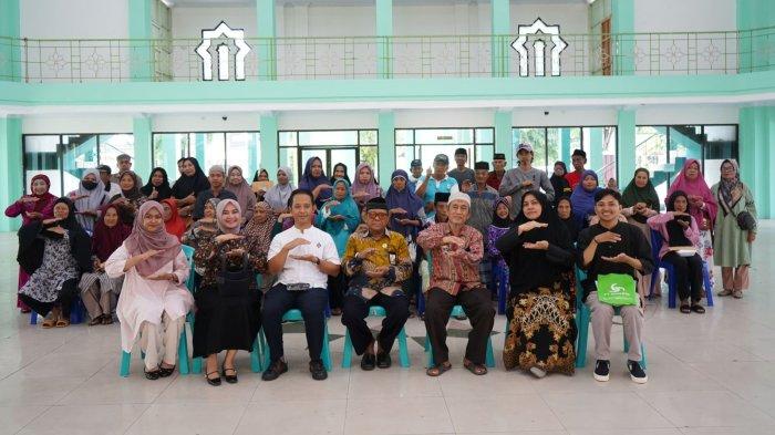 Lewat Program Rachita Berbagi, Rachita Group-Baznas Pangkep Salurkan Bantuan untuk Lansia dan Dhuafa