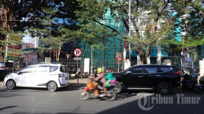 FOTO: Mobil Parkir di Bawah Rambu Larangan Depan RS Labuang Baji Makassar - rambu-larangan-parkir7.jpg
