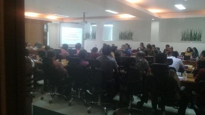 BREAKING NEWS: Sekprov Sulbar Rapat Tertutup Bersama Pimpinan OPD, Wartawan Dilarang Mendekat