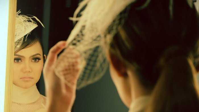 Lepas Jilbab, Rina Nose Beneran Pindah Agama? Simak 4 Faktanya, No 3 Semoga Jelas!