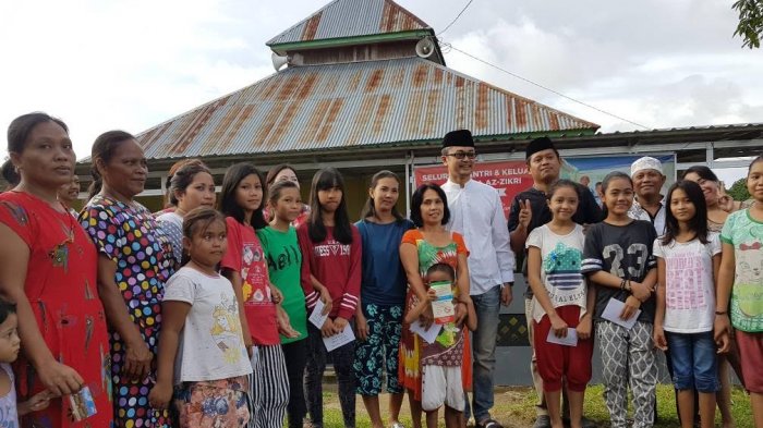 Rio Padjalangi Berbagi Dengan Warga Kurang Mampu di Labempa Bone