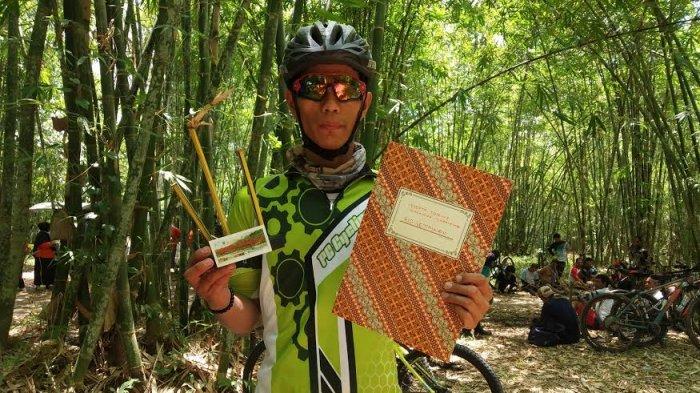 Dua Pemuda Ini Bersepeda dari Makassar ke Polman Ikut Mandar Manggoling